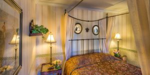 Essex Room queen bed