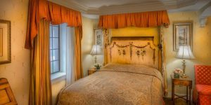 Manchester Room queen bed